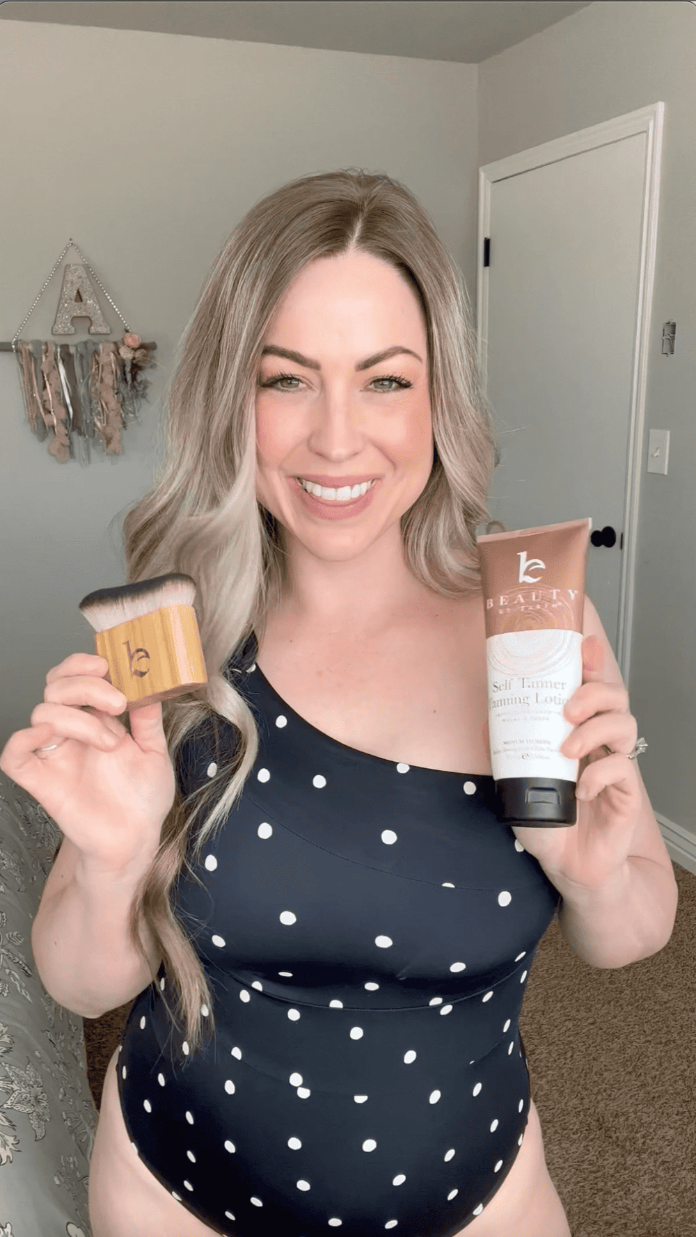 It smells like coconut + vanilla — not fake tan