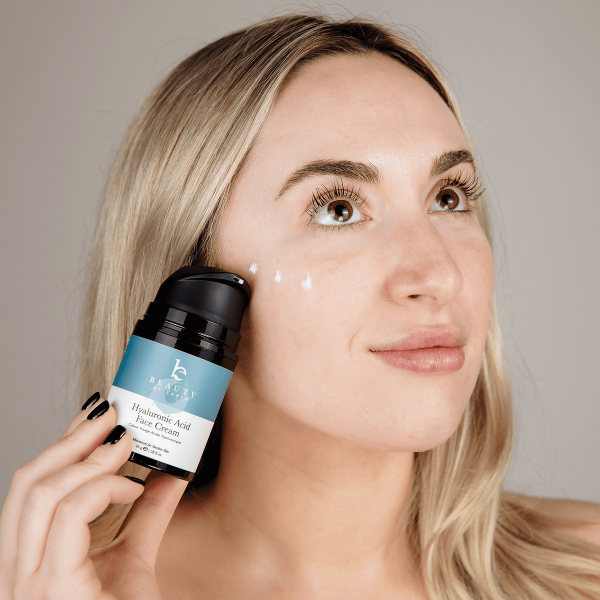 girl holding hyaluronic acid face cream